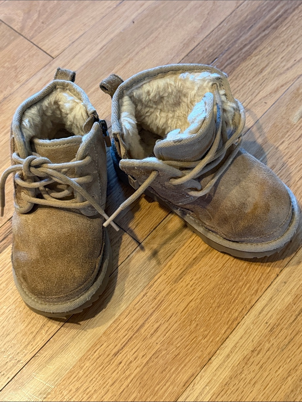UGG Kids Suede Lace-Up Boots - Chestnut